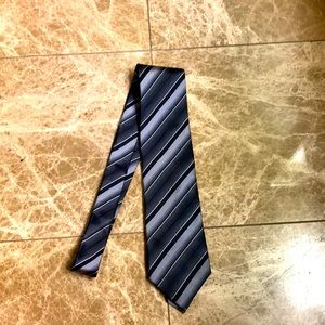 Van Heusen Men’s Necktie Silver Black White Diagonal Stripes Design